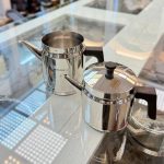 کتری قوری استیل کرکماز مدل استوانه ای براق با قپه و دسته مشکی د