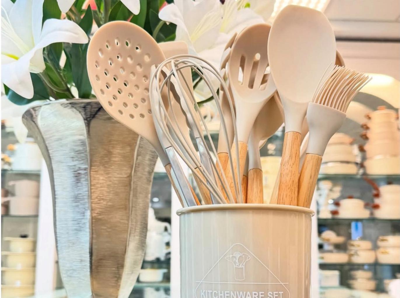 سرویس کفگیر ملاقه 13 پارچه کیچن وار ست مدل سلیکونی از نمای نزدیک