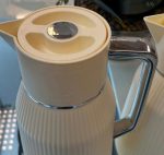 فلاسک شیشه صورتی برند orive ج دسته و درب